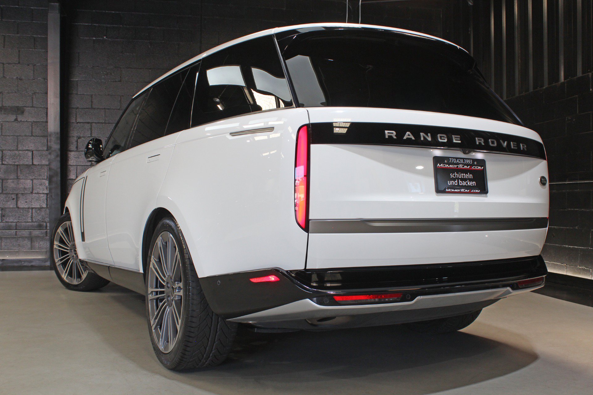 Used 2023 Land Rover Range Rover Long Wheelbase SE AWD/4WD image 11