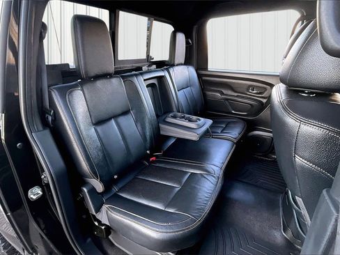 Used 2018 Nissan Titan SV image 26