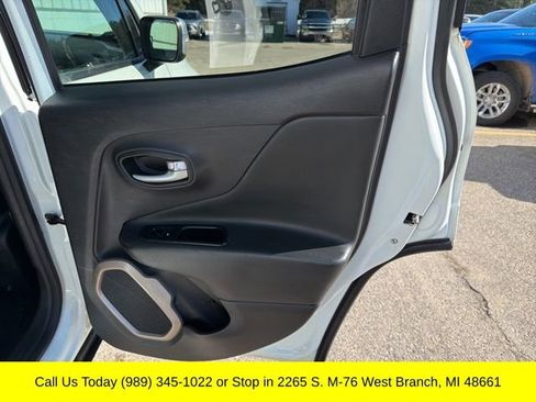 Used 2015 Jeep Renegade Limited image 34