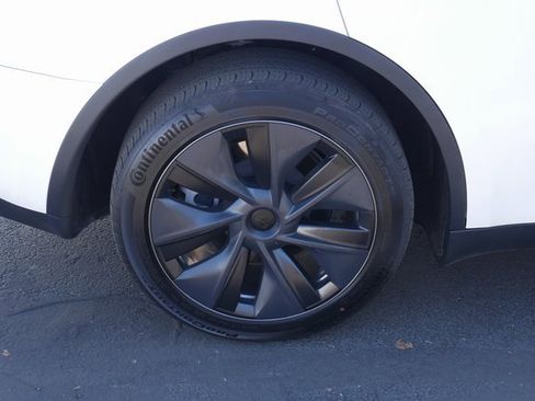 Used 2025 Tesla Model Y Long Range image 14