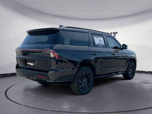 New 2026 Lincoln Navigator Reserve w/ Jet Appearance Package AWD/4WD image 5