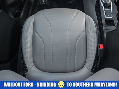 Used 2025 Ford Escape SE w/ PHEV Premium Package image 33
