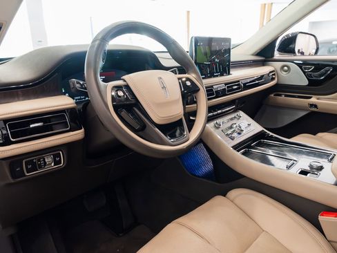 Used 2023 Lincoln Aviator Reserve w/ Equipment Group 201A image 18