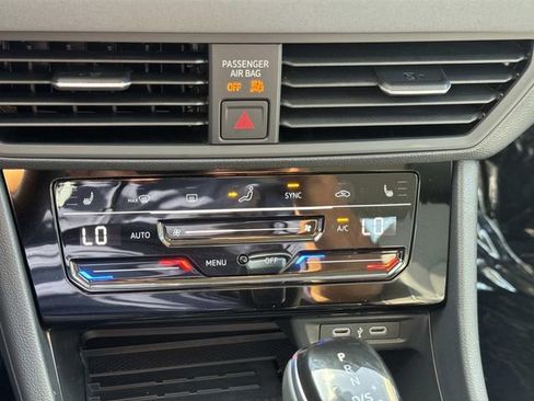 New 2025 Volkswagen Jetta SE FWD image 24