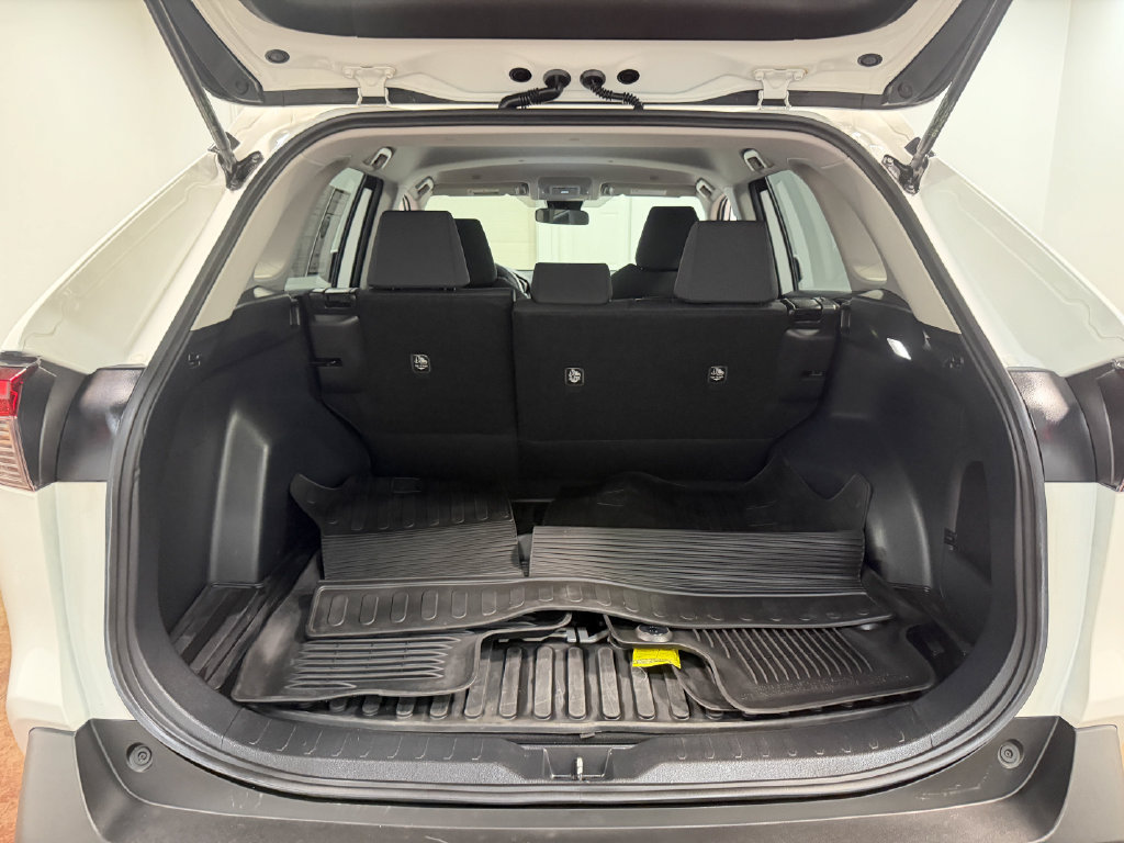 Used 2025 Toyota RAV4 XLE AWD/4WD image 72