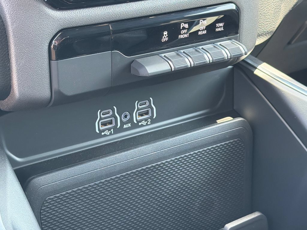 New 2026 RAM 1500 Express AWD/4WD image 23