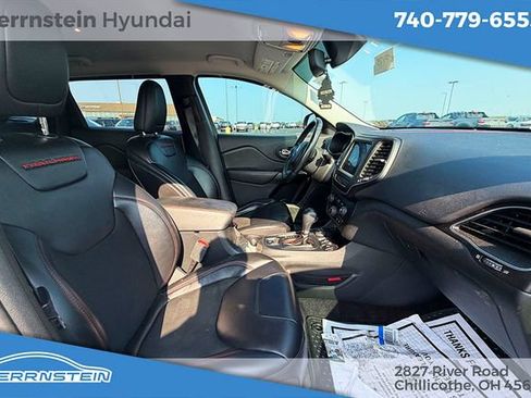 Used 2019 Jeep Cherokee Trailhawk AWD/4WD image 27