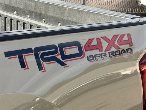 Used 2018 Toyota Tacoma TRD Off-Road image 29