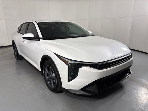 New 2026 Kia K4 FWD image 2