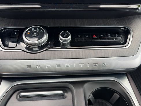 Used 2025 Ford Expedition Max Platinum w/ Platinum Ultimate Package AWD/4WD image 23