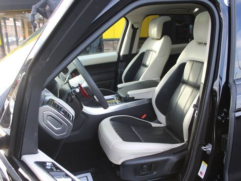 Used 2022 Land Rover Range Rover Sport HST image 17