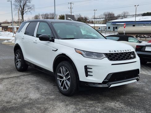 New 2026 Land Rover Discovery Sport Landmark image 2