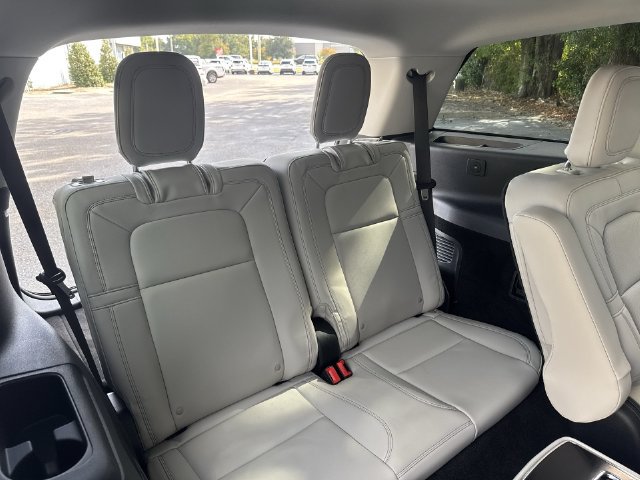 Used 2025 Lincoln Aviator Reserve w/ Illumination Package AWD/4WD image 12