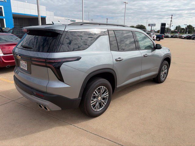 Used 2026 Chevrolet Traverse LT FWD image 3