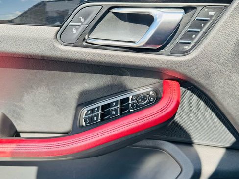 Used 2017 Porsche Macan S image 9