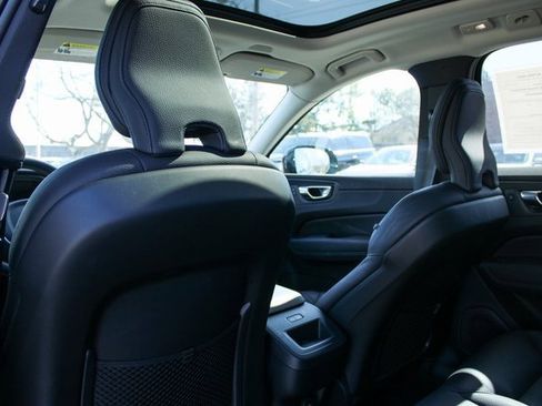 Used 2025 Volvo XC60 B5 Plus image 33