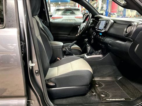 Certified 2022 Toyota Tacoma TRD Sport w/ Technology Package image 8