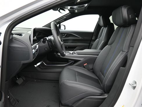 New 2025 Cadillac Lyriq Luxury image 11