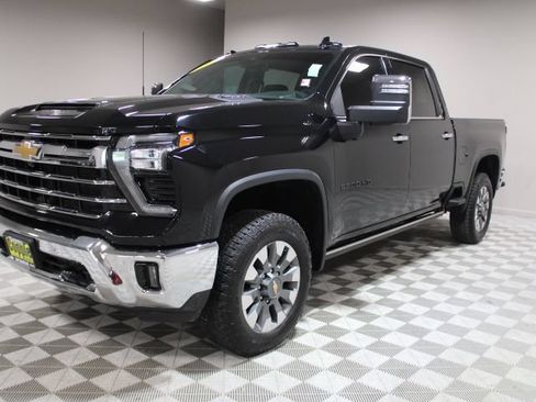 Used 2024 Chevrolet Silverado 2500 LTZ w/ LTZ Convenience Package AWD/4WD image 8