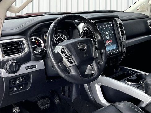 Used 2018 Nissan Titan PRO-4X w/ Pro-4x Convenience Package AWD/4WD image 18