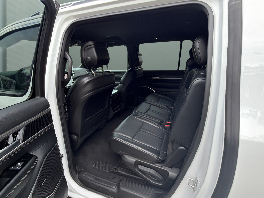 Used 2024 Jeep Wagoneer L Series III AWD/4WD image 13