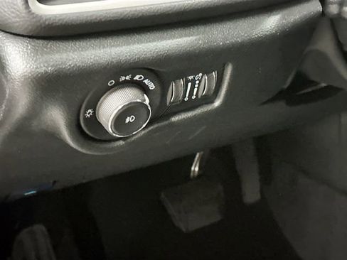 New 2026 Chrysler Pacifica Select image 11