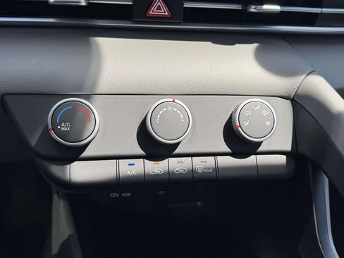 Used 2023 Hyundai Elantra SE FWD image 25