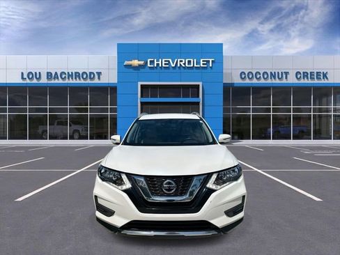Used 2020 Nissan Rogue SV FWD image 3