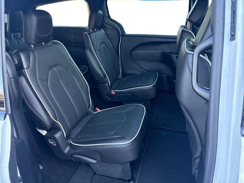 New 2026 Chrysler Pacifica Limited w/ S Appearance Package image 21