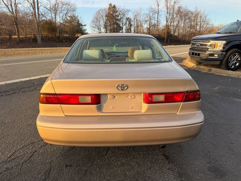 Used 1997 Toyota Camry LE image 5