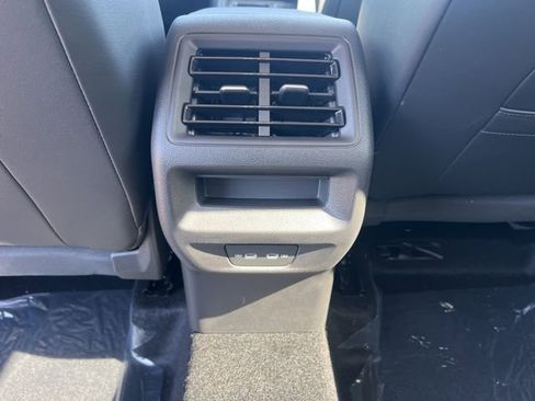 New 2026 Volkswagen Tiguan SE AWD/4WD image 9