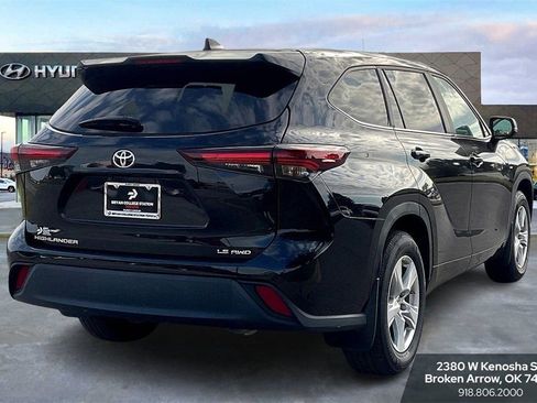 Used 2024 Toyota Highlander LE image 10