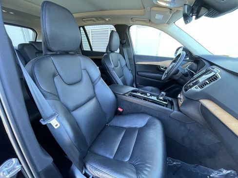 Used 2023 Volvo XC90 B6 Plus image 34