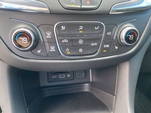 Used 2024 Chevrolet Equinox LT FWD image 27