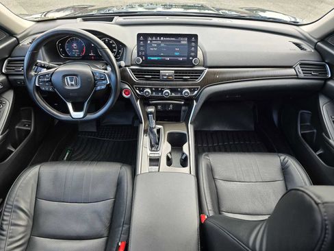 Used 2018 Honda Accord Touring image 18