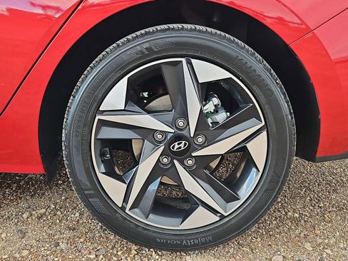 Certified 2023 Hyundai Elantra SEL w/ Convenience Package image 13