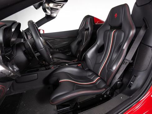 Used 2015 Ferrari 458 Speciale A image 4