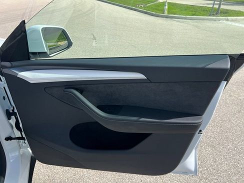 Used 2024 Tesla Model Y Long Range AWD/4WD image 8