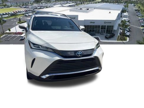 Used 2022 Toyota Venza XLE AWD/4WD image 6