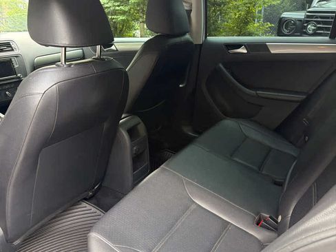 Used 2018 Volkswagen Jetta SE FWD image 5