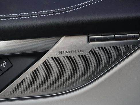 Used 2025 Jaguar F-PACE R-Dynamic S image 11