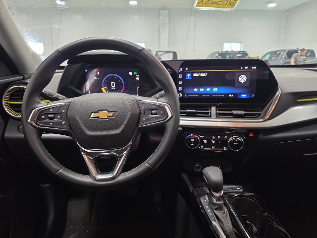 Used 2024 Chevrolet Trax LT w/ Driver Confidence Package FWD image 5