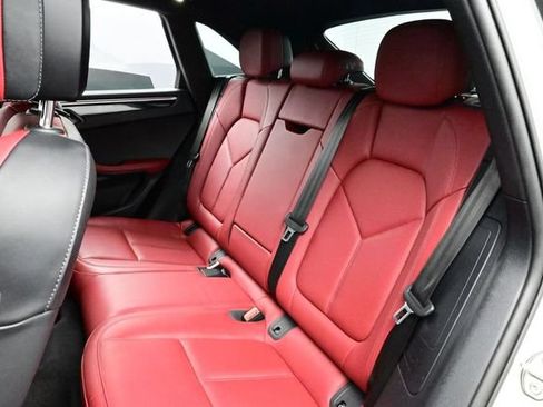 Certified 2024 Porsche Macan AWD/4WD image 14