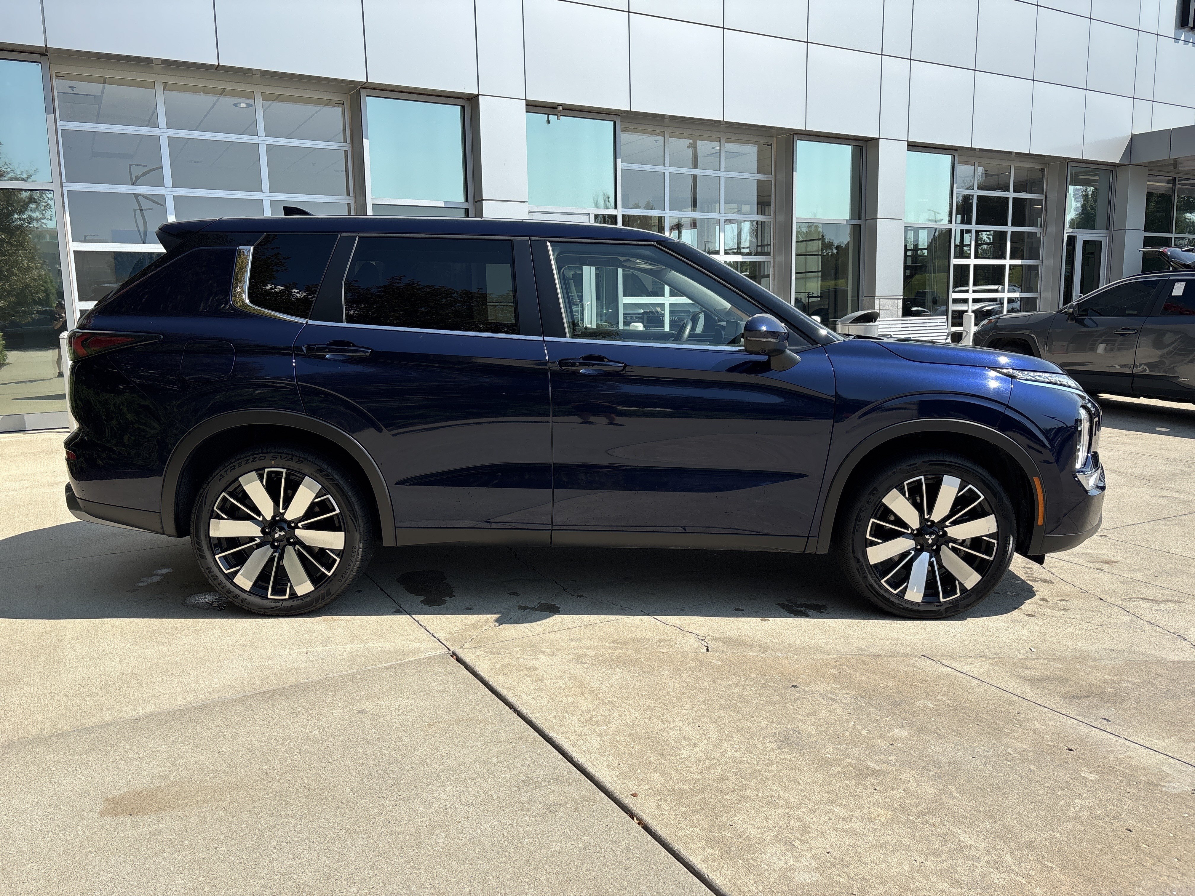 Used 2025 Mitsubishi Outlander SE AWD/4WD image 9