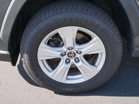 Used 2021 Toyota RAV4 LE AWD/4WD image 15
