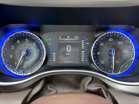 Used 2017 Chrysler Pacifica Touring w/ Tire & Wheel Group image 20