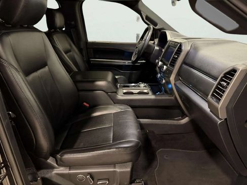 Used 2019 Ford Expedition Max XLT w/ Equipment Group 202A RWD image 29