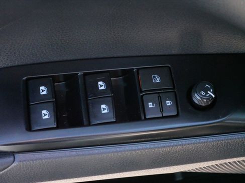 Used 2018 Toyota Camry LE image 19