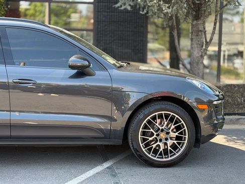 Used 2018 Porsche Macan image 23