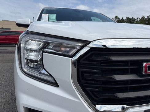 Used 2024 GMC Terrain SLE AWD/4WD image 23